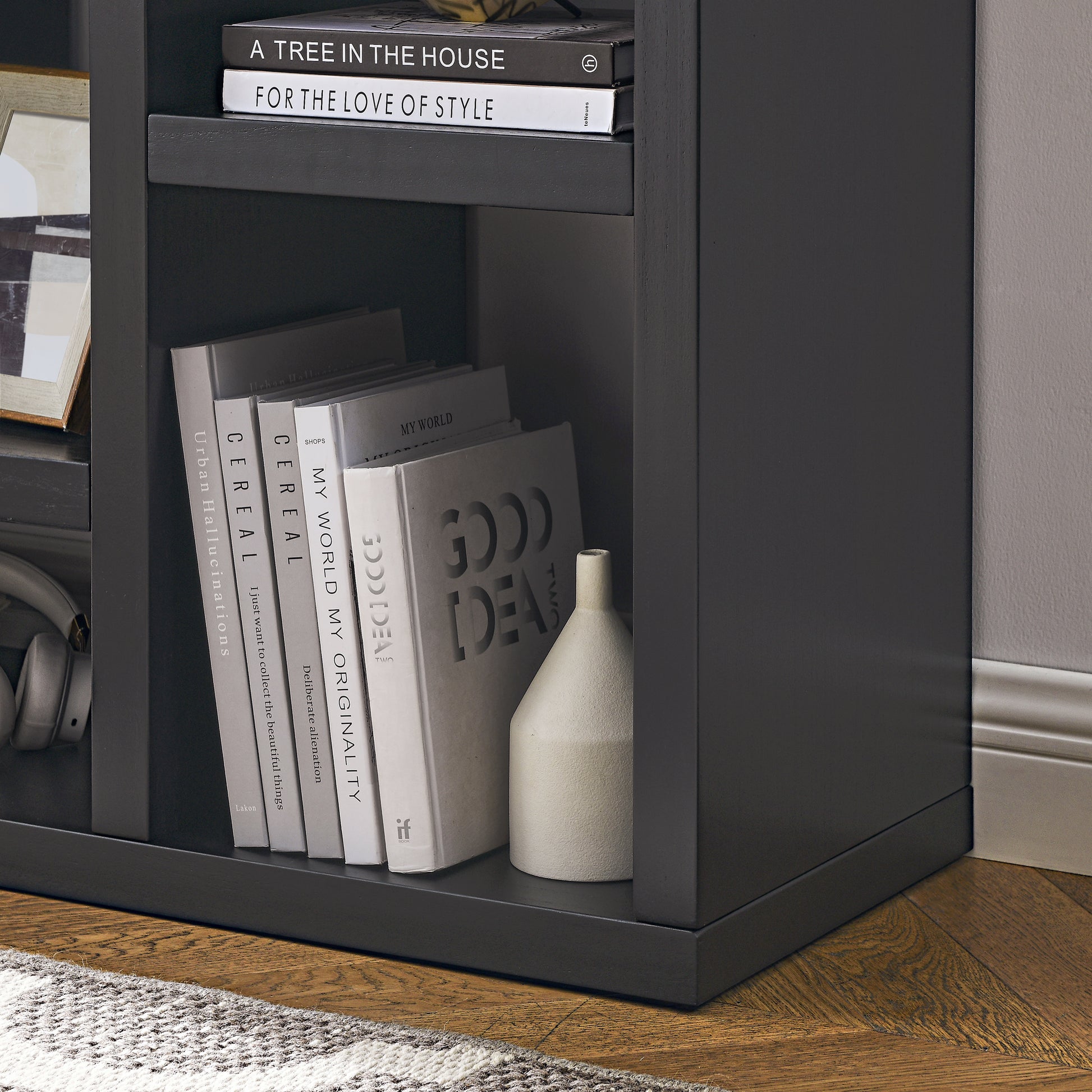 Freestanding Display Storage Cabinet with 7 Cube Storage Spaces