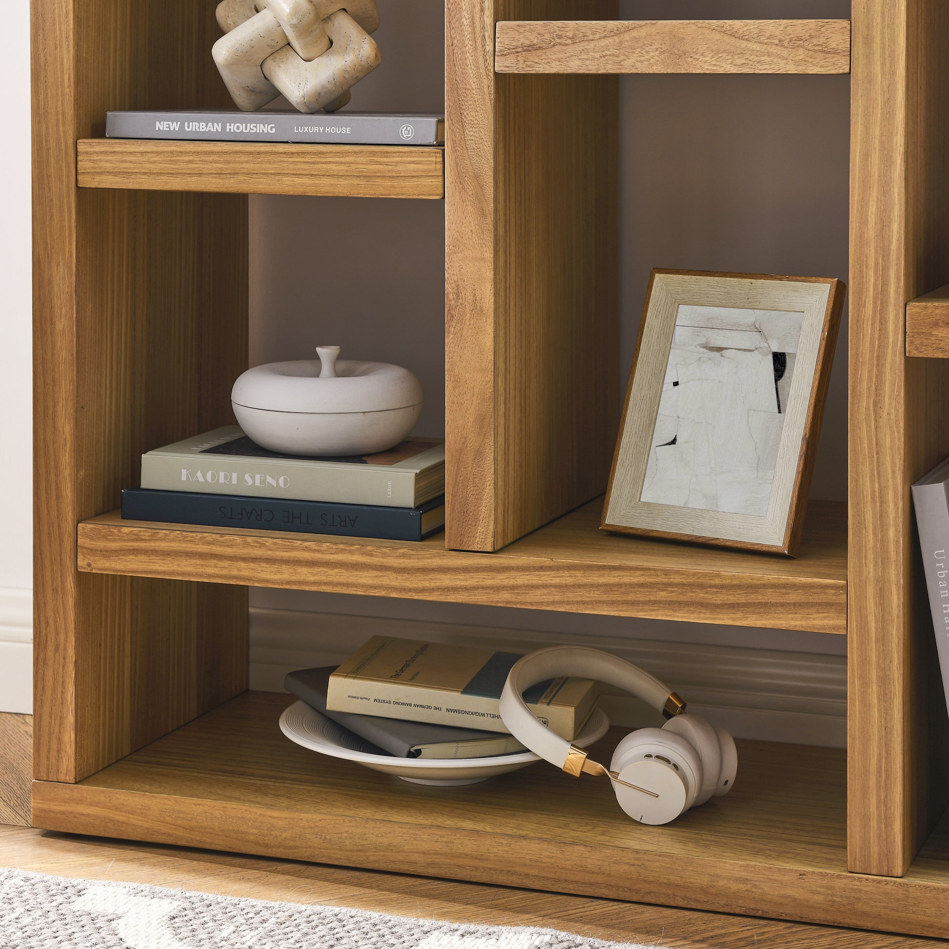 Freestanding Display Storage Cabinet with 7 Cube Storage Spaces