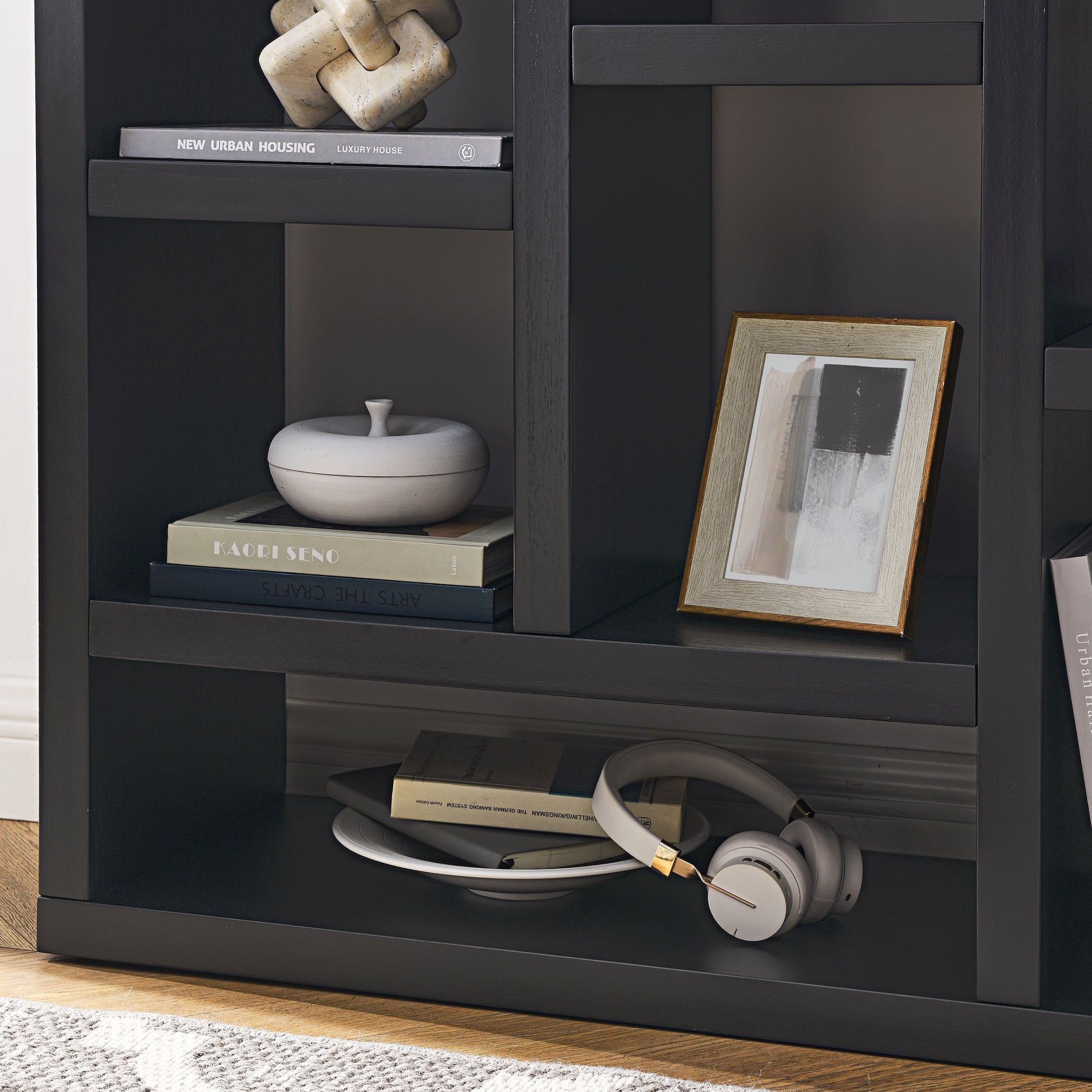 Freestanding Display Storage Cabinet with 7 Cube Storage Spaces