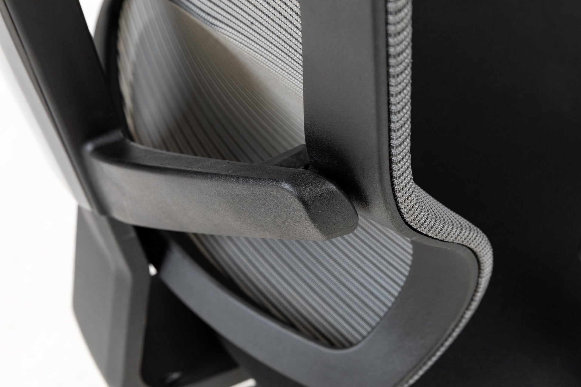 Executive office chair with headrest and 2D armrest