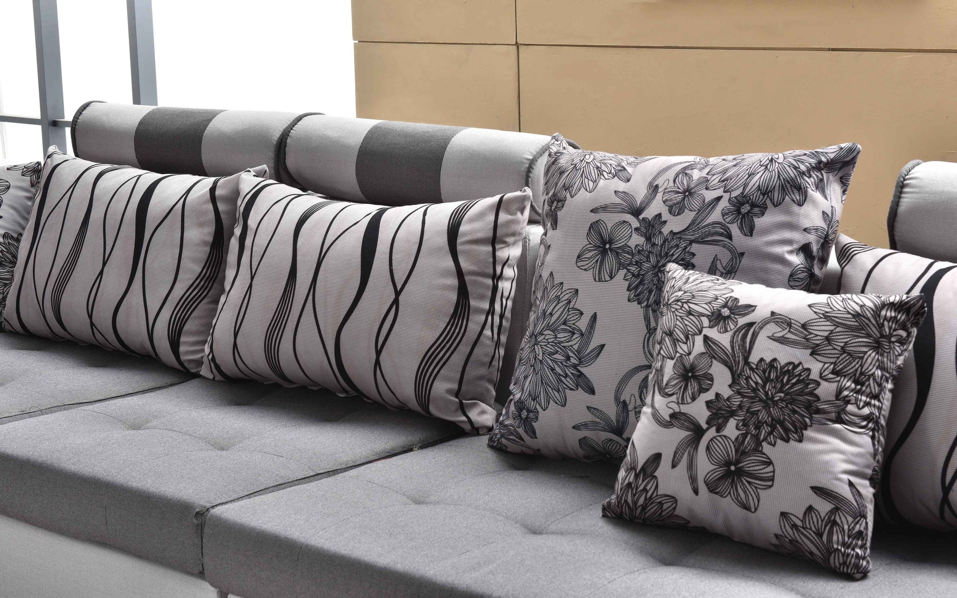Selena Modular Tufted Sectional Style